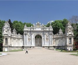 Dolmabahçe Sarayı